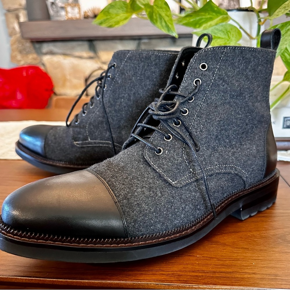 Vintage Foundry Remington black boots, size 10, like new.